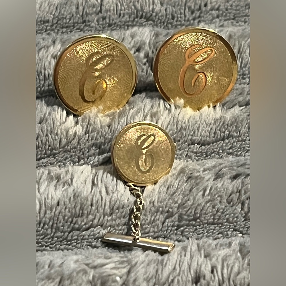 SWANK Vintage 50’s Initial “C” Cuff Links & Tie Tack set gold tone - Picture 2 of 10